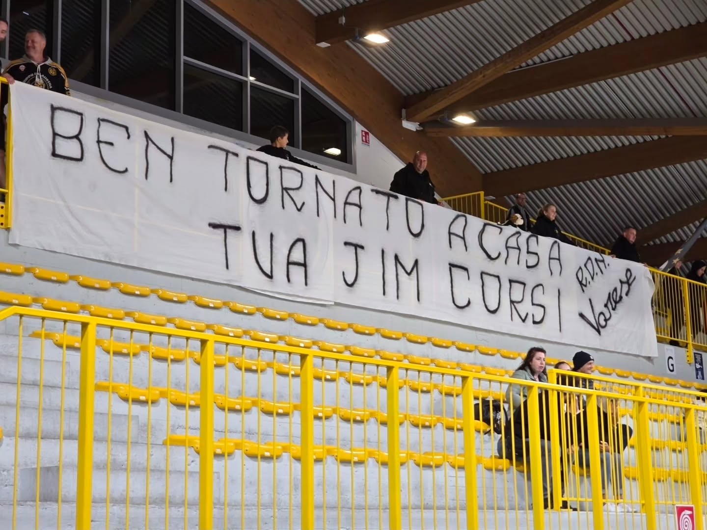 Bentornato a casa🟡⚫️ tua Jim Corsi. #rdn #ragazzidellanord #hockeyvarese #varese #jimcorsi